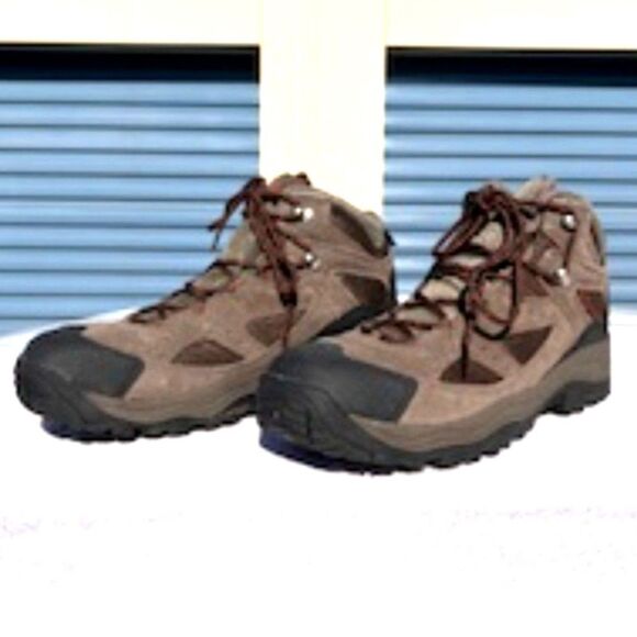 Mid Ankle Hiking Boots . Size: 11 . Coremic Ridge . Columbia . New in Box